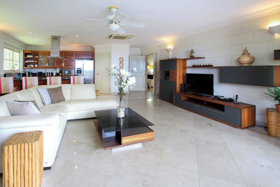 Spacious and open plan living area kept cool by central air-conditioning and ceiling fans