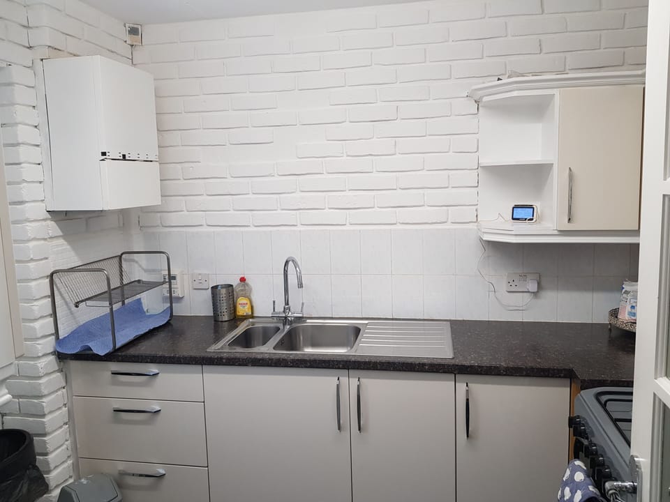 House | Private kitchen | Fridge, microwave, oven, stovetop