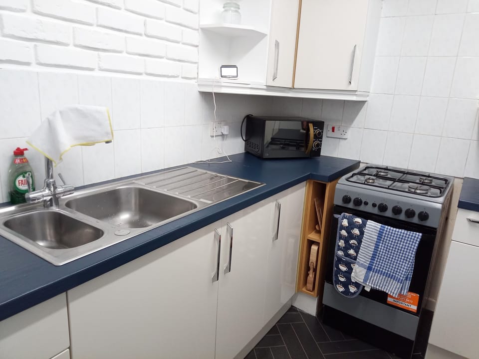 House | Private kitchen | Fridge, microwave, oven, stovetop