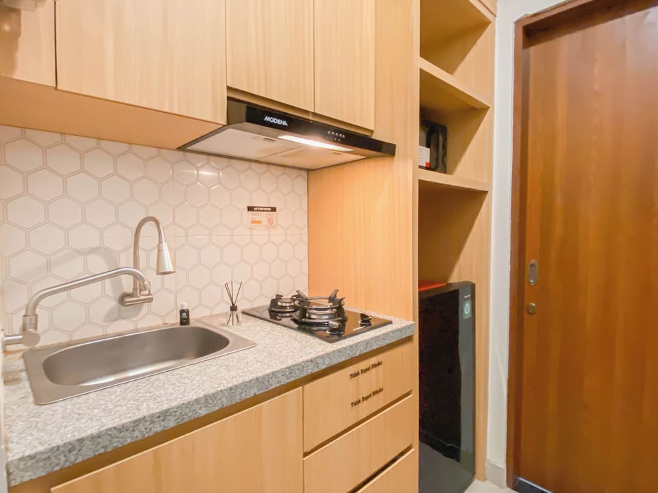 Apartment | Private kitchen | Fridge, microwave, stovetop, cookware/dishes/utensils