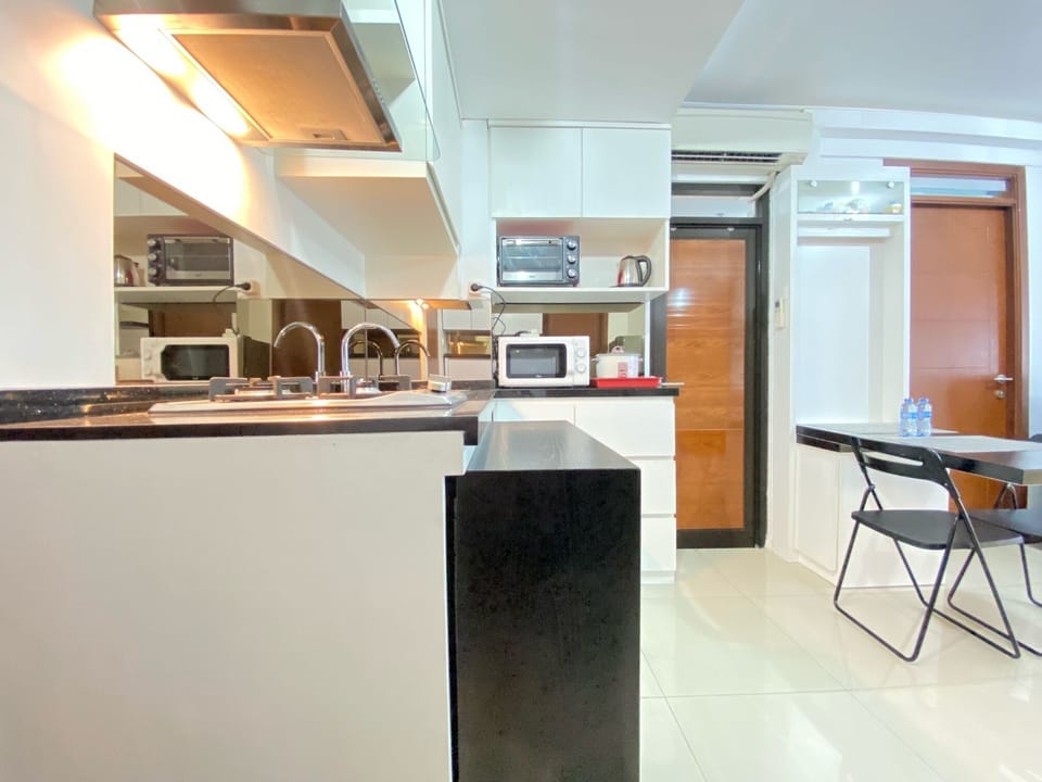Fridge, microwave, stovetop, electric kettle