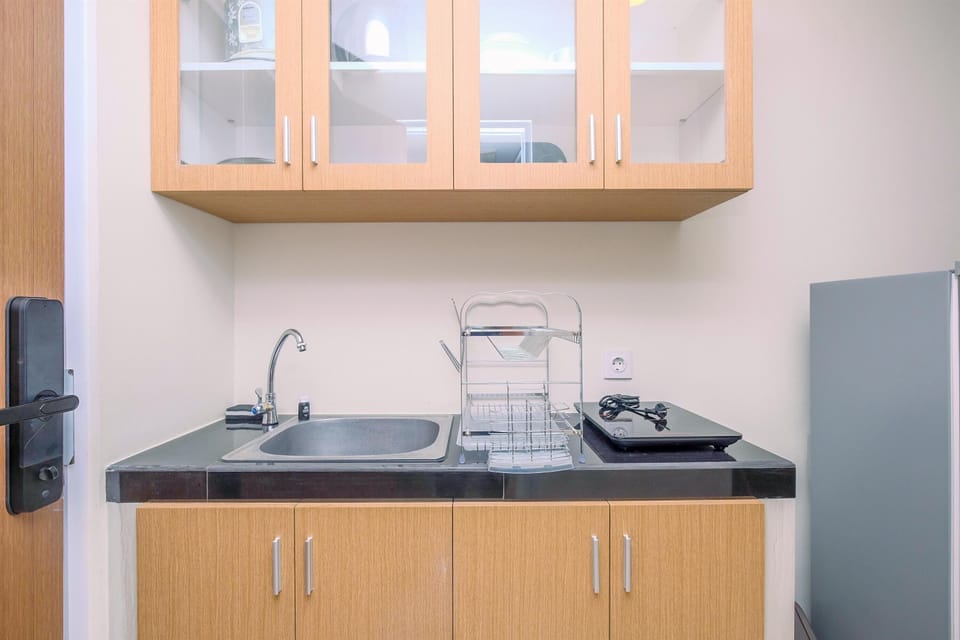 Fridge, stovetop, cookware/dishes/utensils, dining tables