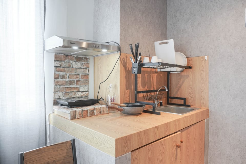 Fridge, stovetop, cookware/dishes/utensils, dining tables