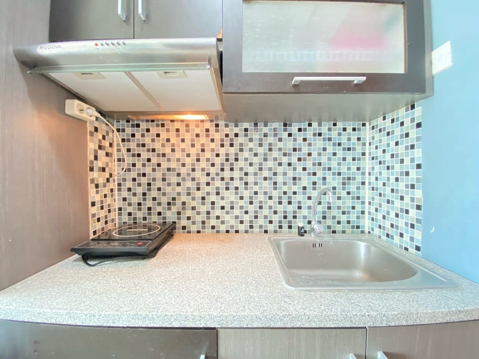 Fridge, stovetop, cookware/dishes/utensils, dining tables