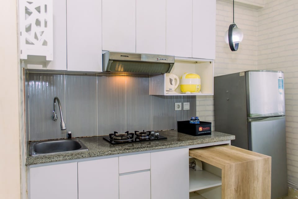 Fridge, stovetop, cookware/dishes/utensils, dining table