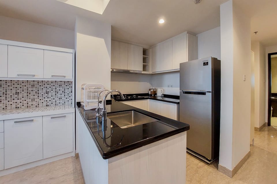 Fridge, stovetop, electric kettle, cookware/dishes/utensils