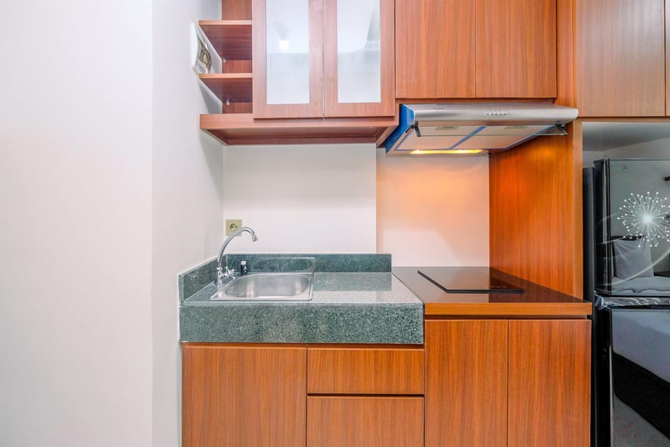 Fridge, stovetop, cookware/dishes/utensils, dining tables