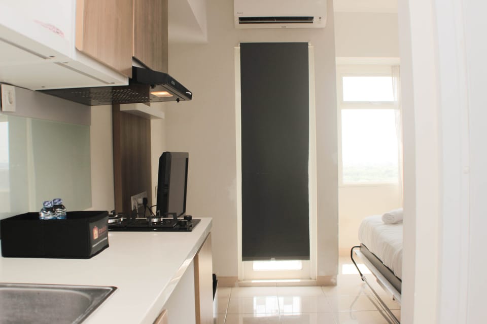 Fridge, stovetop, cookware/dishes/utensils, dining tables