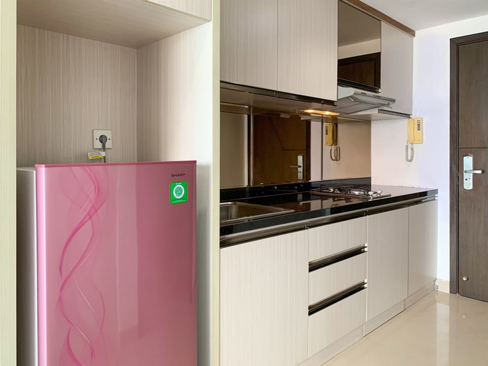 Fridge, stovetop, cookware/dishes/utensils, dining tables