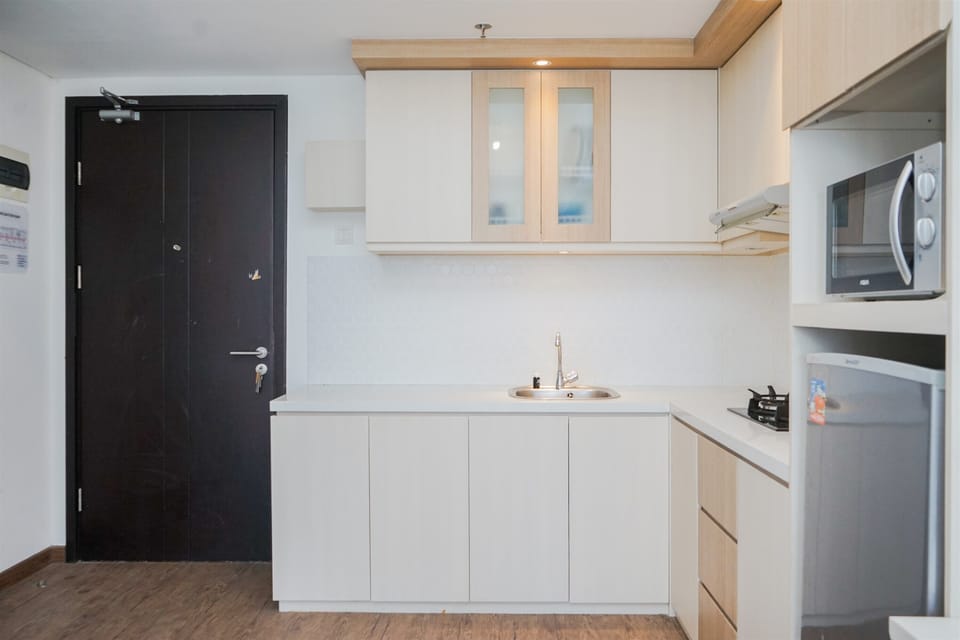Apartment | Private kitchen | Fridge, stovetop, electric kettle, cookware/dishes/utensils