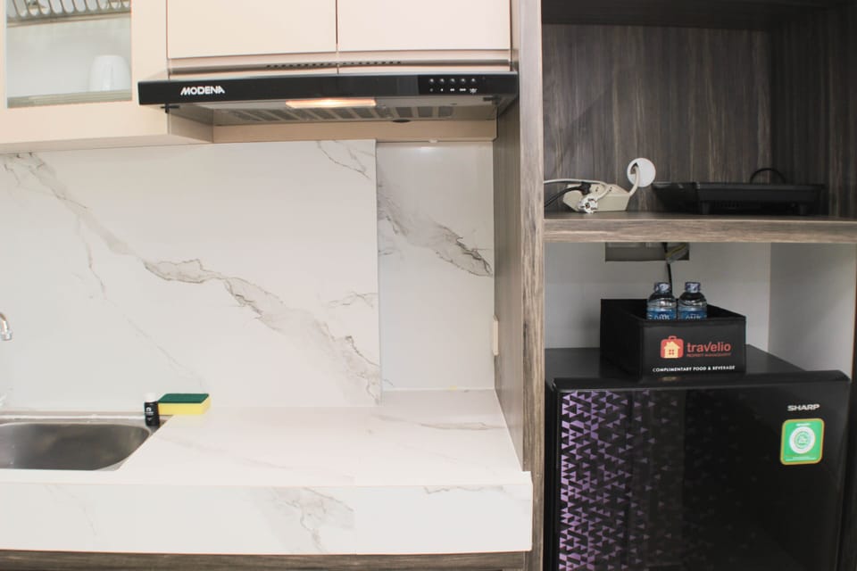 Fridge, stovetop, cookware/dishes/utensils, dining tables