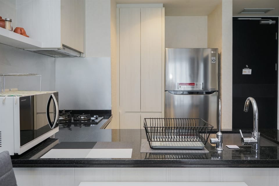 Apartment | Private kitchen | Fridge, microwave, stovetop, cookware/dishes/utensils