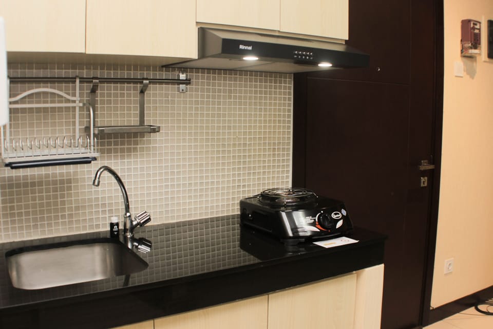 Fridge, stovetop, cookware/dishes/utensils, dining tables