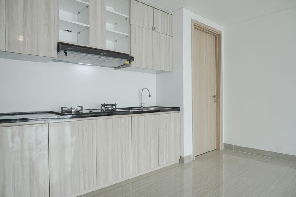 Fridge, stovetop, cookware/dishes/utensils, dining tables