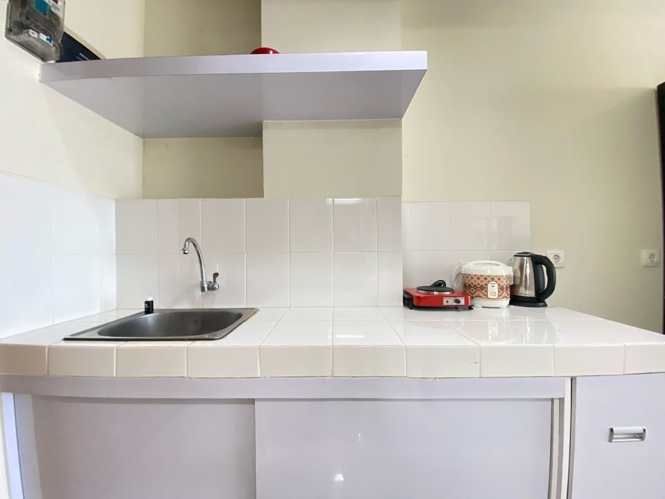 Fridge, stovetop, cookware/dishes/utensils, dining tables