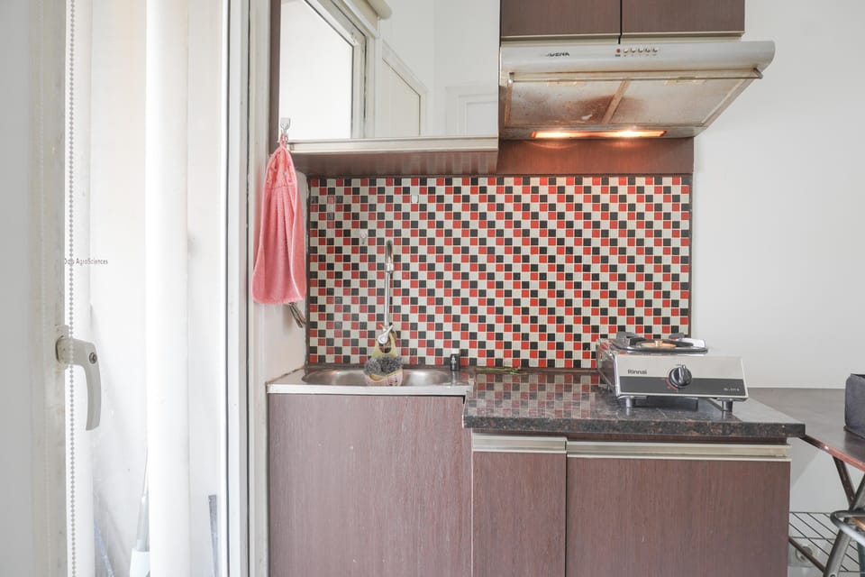 Fridge, stovetop, cookware/dishes/utensils, dining tables