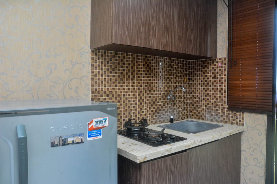 Fridge, stovetop, cookware/dishes/utensils, dining tables