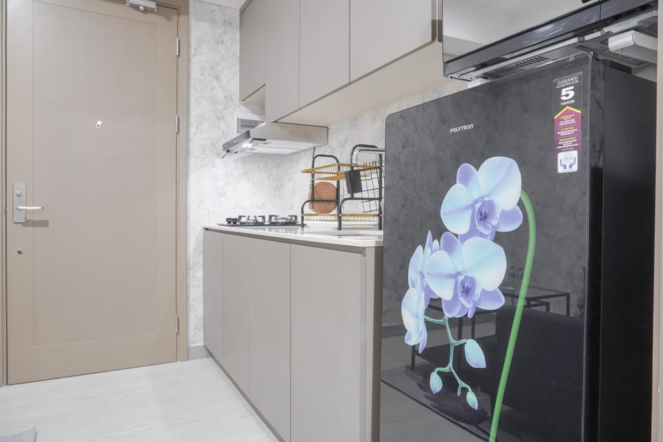 Fridge, stovetop, cookware/dishes/utensils, dining tables