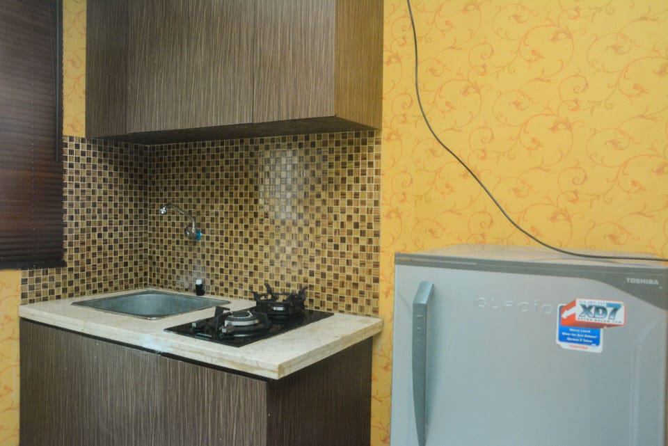 Fridge, stovetop, cookware/dishes/utensils, dining tables