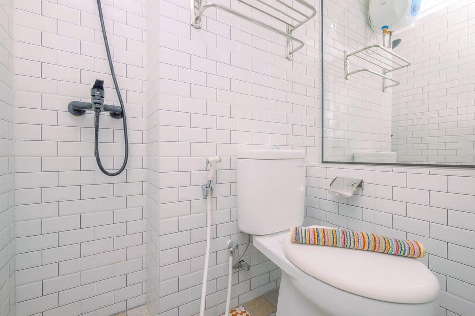 Shower, free toiletries, towels, soap