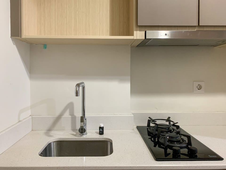 Fridge, stovetop, cookware/dishes/utensils, dining tables