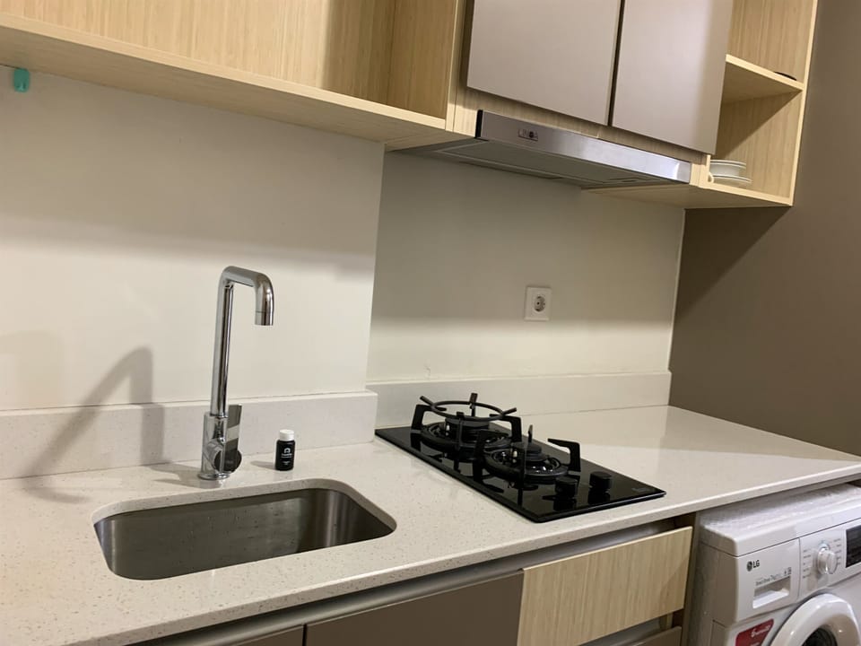 Fridge, stovetop, cookware/dishes/utensils, dining tables