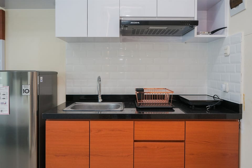 Fridge, stovetop, cookware/dishes/utensils, dining tables
