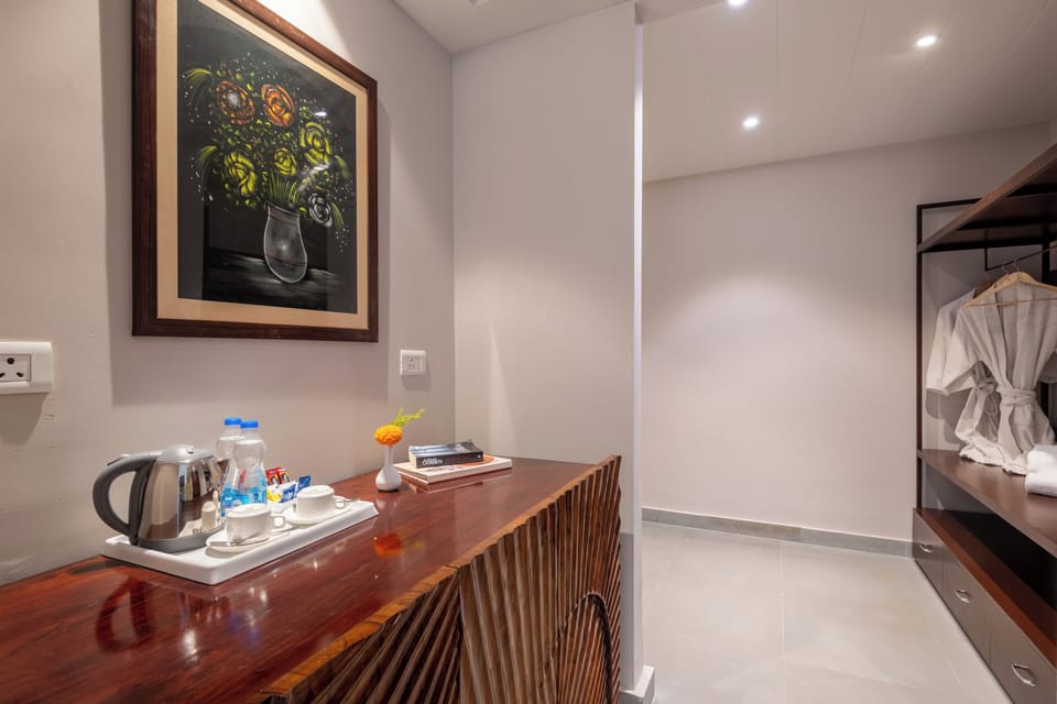 Premium Regal Room | Hypo-allergenic bedding available, minibar, WiFi (free), bed sheets