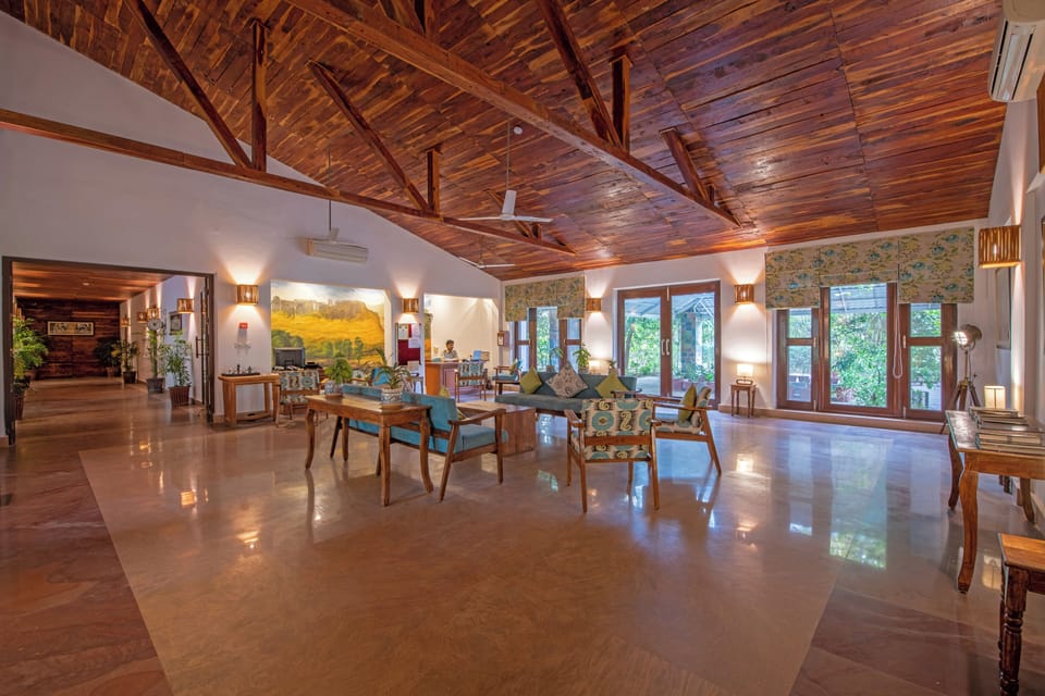 Lobby lounge