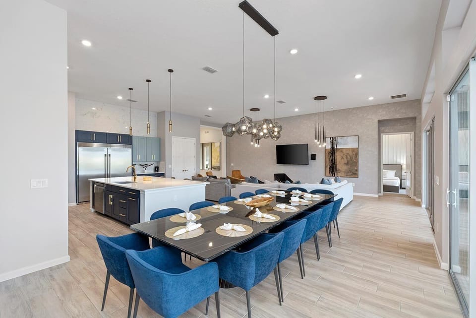 Dining Room *Highlight*