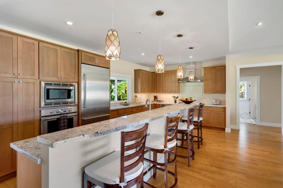 Large Kitchen with lots of seating