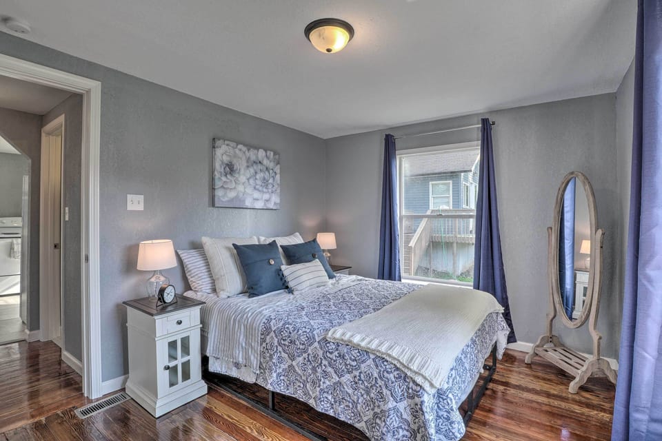 Bedroom | Queen Bed