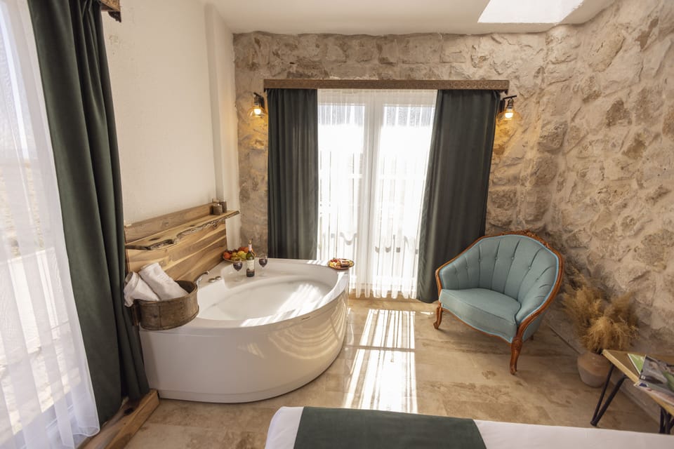 Royal Suite With Jacuzzi | Jetted tub