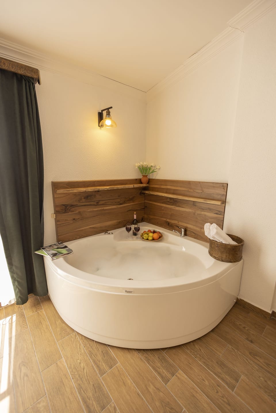 Royal Suite With Jacuzzi | Jetted tub