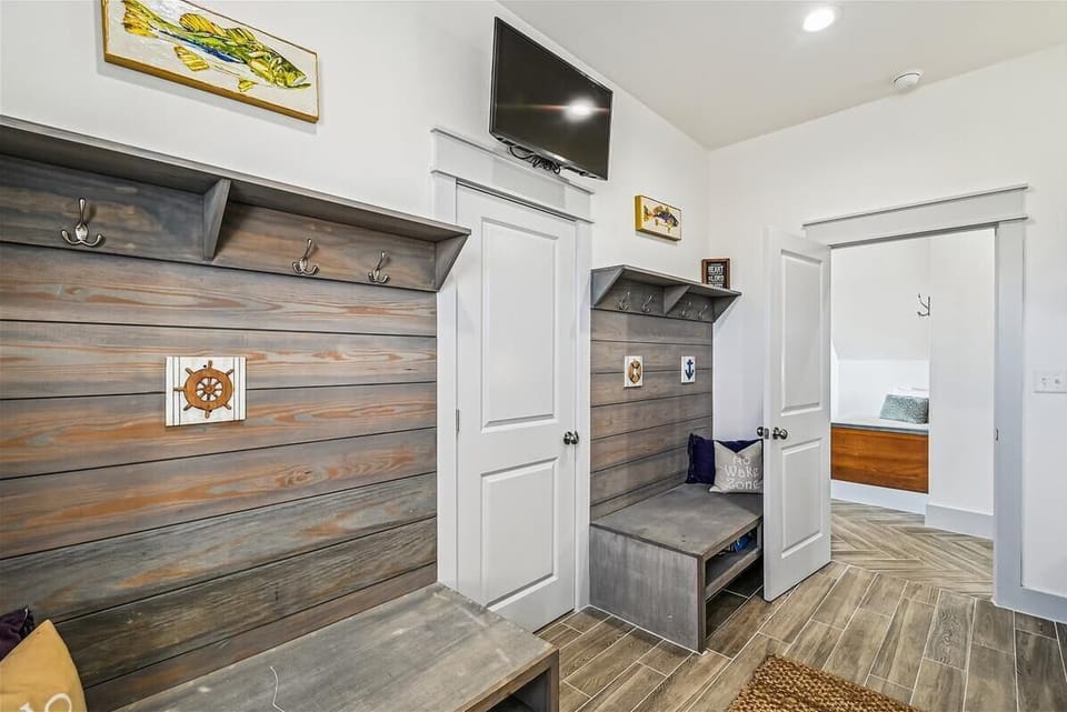 Bunk Room - Equipped with a Flat-Screen TV