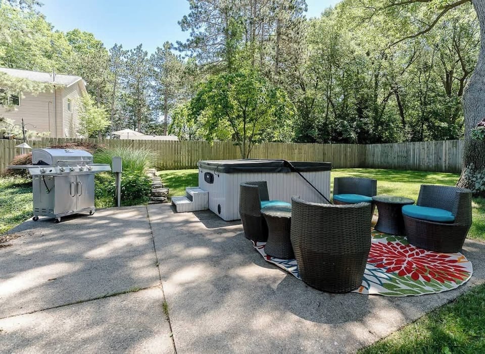 Hot Tub & Sitting area in backyard