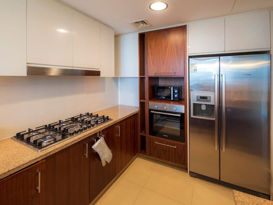 Gourmet Kitchen: Unleash your inner chef with sleek appliances and stylish design!
