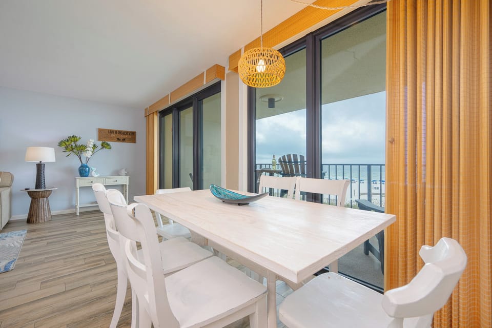 Enjoy family game nights around the table while enjoying the shoreline views through the expansive windows