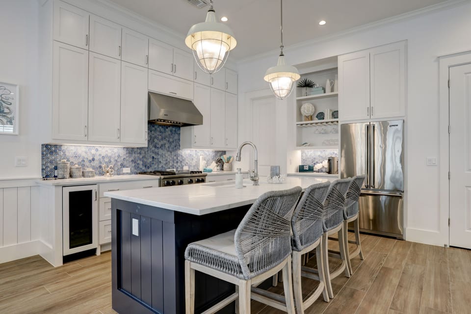 Kitchen with barstool seating for 4