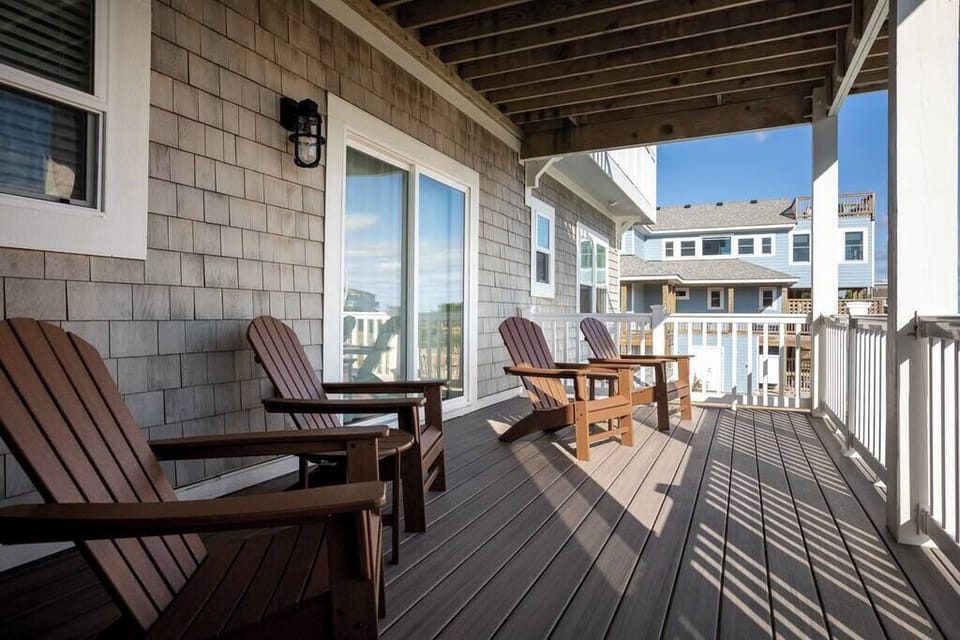 Mid Level Shared Balcony