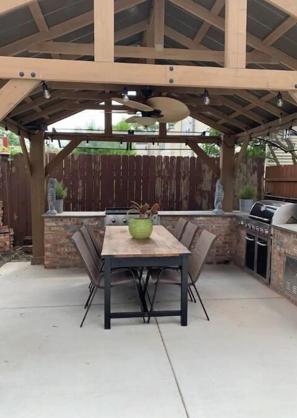 Outdoor dining
