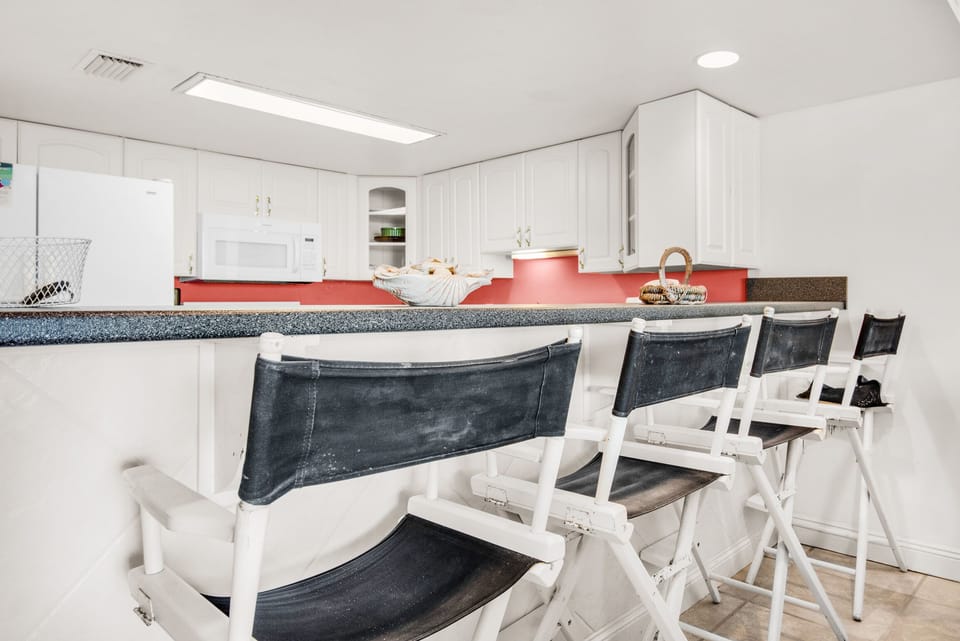 Eat-in bar seating
