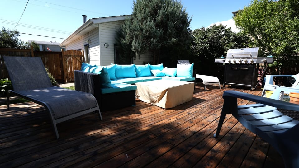 Back yard, deck with large sectional, gas bbq, firepit and horseshoe pit. 