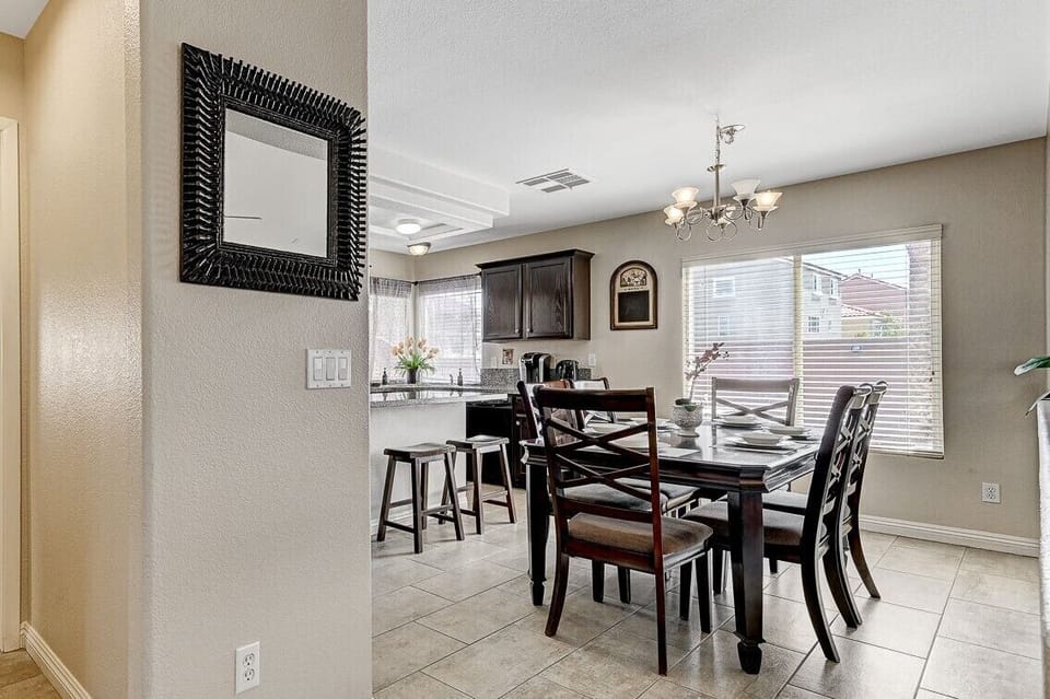 Kitchen dining area