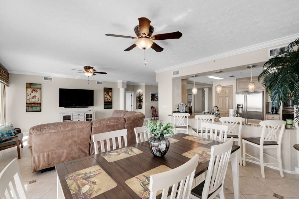 Dining room table seats 6