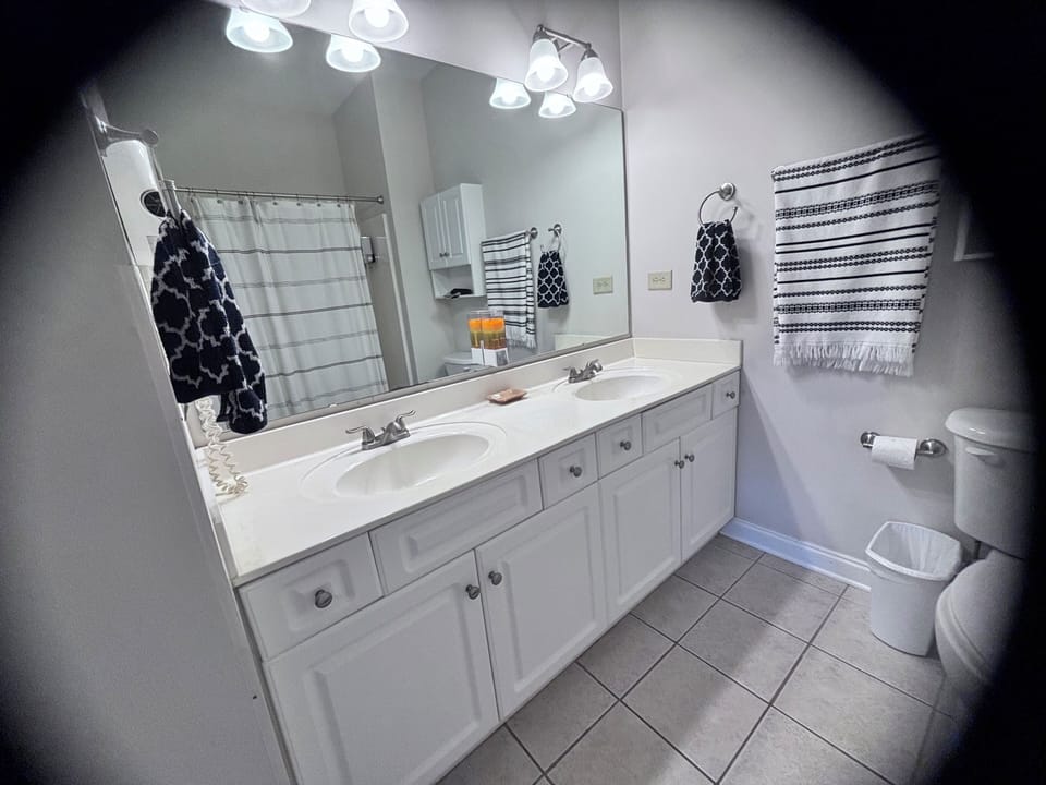 Double-bowl Ensuite serving the master bedroom