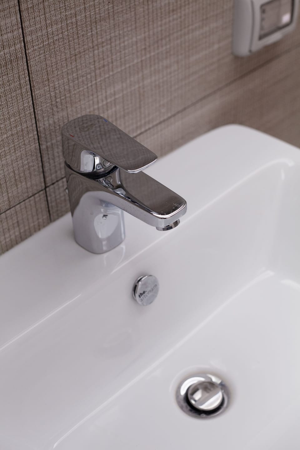 Basic Single Room | Bathroom
