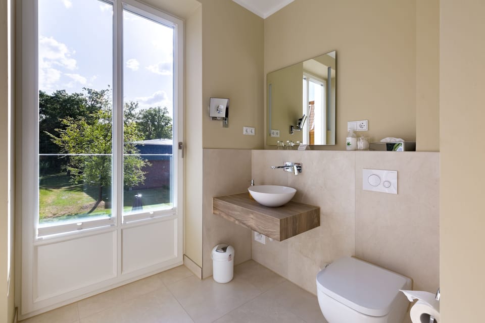 Premium Room | Bathroom | Hair dryer, towels, soap, shampoo