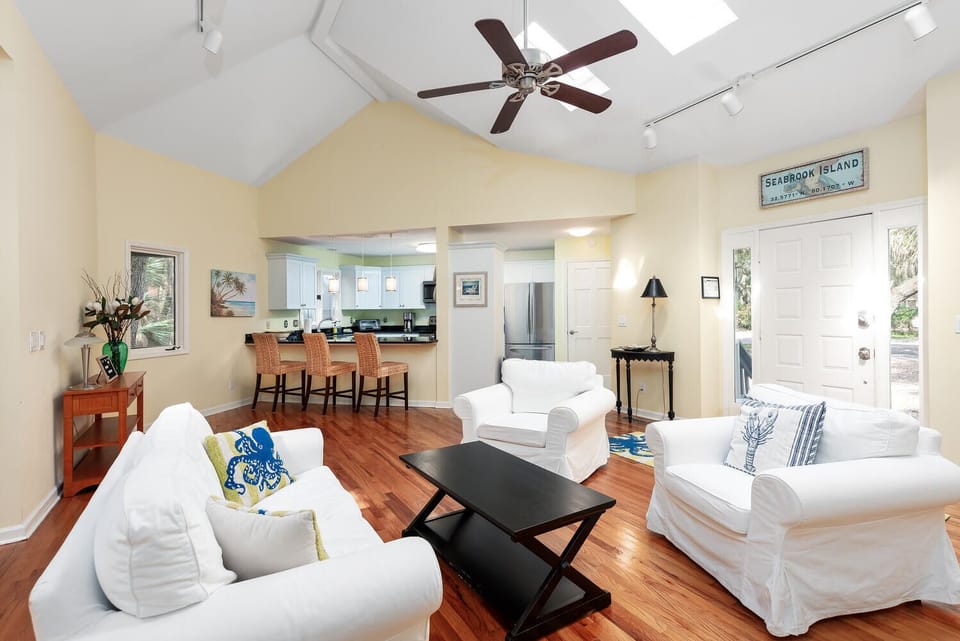 Entering this property you will find vaulted ceilings, skylights, and an open floor plan.