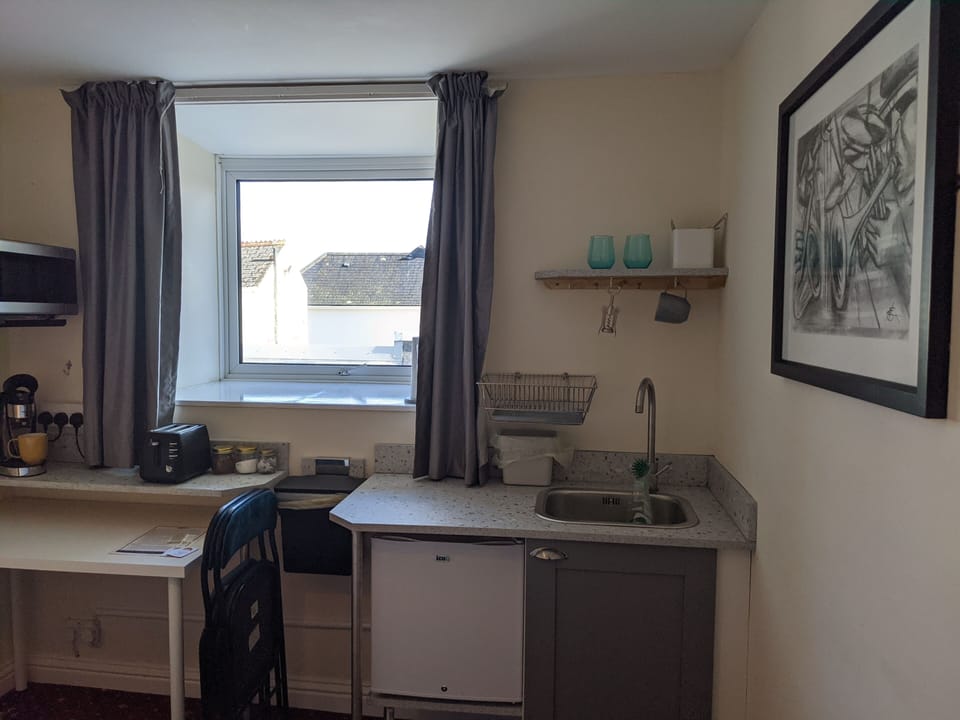 Comfort Double Room | In-room dining